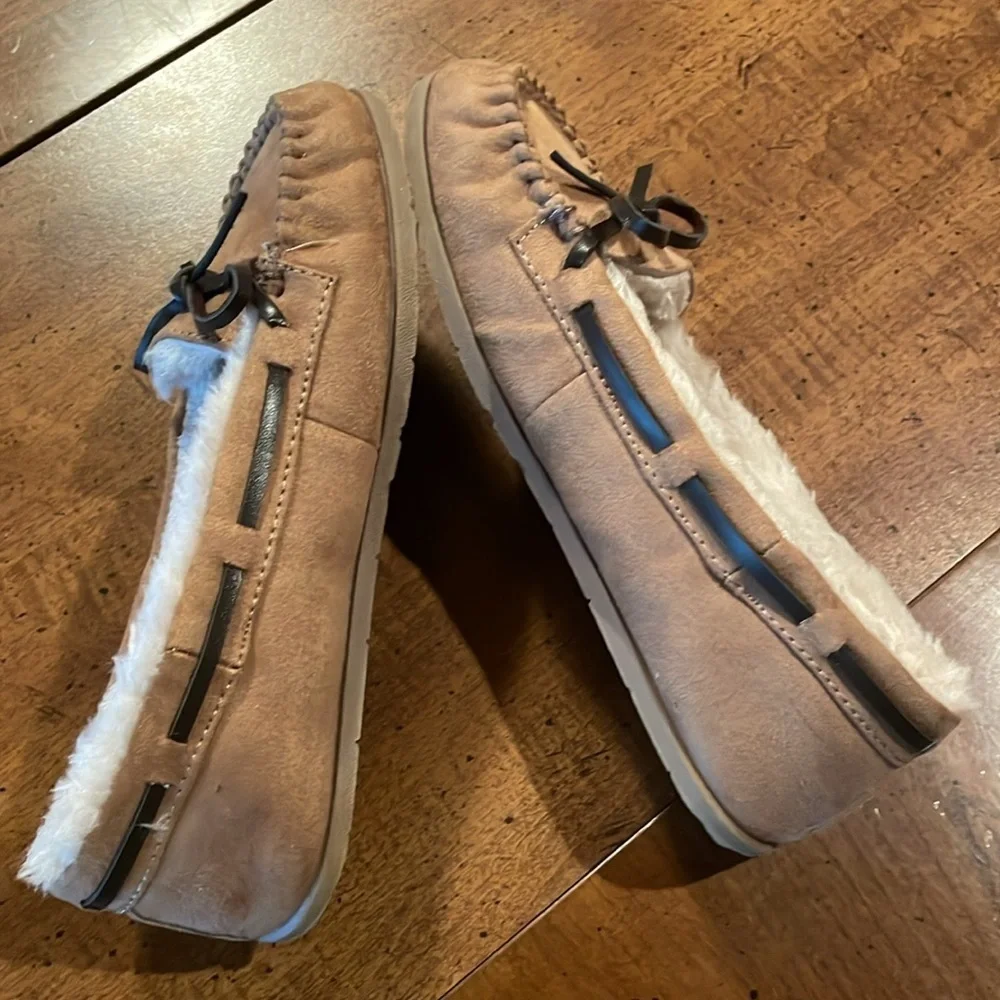 AIRWALK Girls Sherpa Lined Slippers - size 2